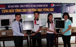 Báo Giao thông cùng Pepsico tặng máy vi tính cho trường học