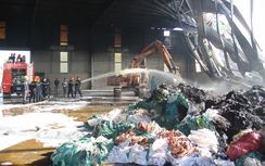 Cháy lớn tại nhà máy xử lý rác công nghệ cao