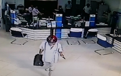 Trích xuất camera truy bắt hung thủ cướp ngân hàng ở Vĩnh Long