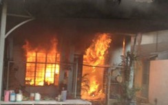 Hà Nội: Nam thanh niên đốt nhà, đâm hai người trọng thương