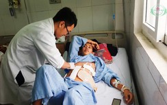 Cứu sống bệnh nhân người Lào bị 9 viên đạn găm vào người