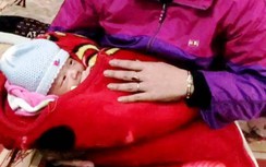 Bé trai kháu khỉnh ở Nghệ An bị mẹ bỏ rơi trong đêm rét