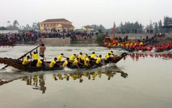 Gần 200 ngư dân ở Nghệ An đua thuyền xông biển