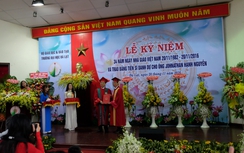 Doanh nhân Johnathan Hạnh Nguyễn nhận bằng tiến sĩ danh dự