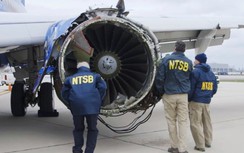 Vụ máy bay Mỹ nổ động cơ: Hành khách đeo mặt nạ oxy sai?