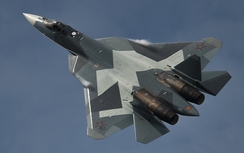 Cận cảnh “bóng ma bầu trời” Su-57 của Nga phóng tên lửa tối tân