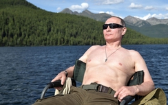 Ông Putin nói gì về bức hình cởi trần cưỡi gấu?