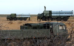 Syria nhận hàng trăm tên lửa cùng tổ hợp phòng không S-300 từ Nga
