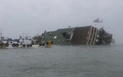 Phà chở khách đâm tàu cá, 33 người thiệt mạng