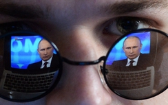 Ông Putin bị "hỏi xoáy" lệnh cấm vận, khủng hoảng Ukraine...