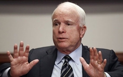 Ông John McCain quay về Thượng viện sớm dù bị ung thư não