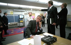 Mỹ công bố khoảnh khắc Tổng thống Bush bối rối, sốc sau vụ 11/9