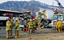 Xe du lịch đâm xe tải, ít nhất 13 người thiệt mạng tại Mỹ