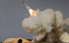 Iran tuyên bố sẵn sàng dội mưa tên lửa, dằn mặt Mỹ