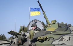 Ukraine tăng cường quân bị, tập trận gần biên giới Crimea