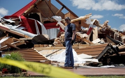 Video: Hàng loạt nhà cửa đổ sụp vì lốc xoáy càn quét nước Mỹ