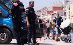 Video: 1 cảnh sát Tây Ban Nha đối đầu, tiêu diệt 4 khủng bố