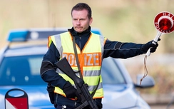 Đức: Đoàn xe chở pháo của Mỹ vi phạm giao thông cũng bị phạt