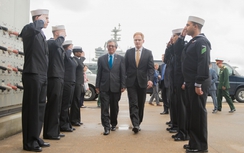 Đại sứ Việt Nam thăm căn cứ quân sự, siêu tàu sân bay Mỹ