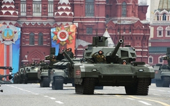 Video cận cảnh những cỗ máy chiến đấu của Nga diễu hành qua Moscow