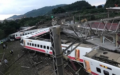 Tàu cao tốc Đài Loan trật đường ray, hàng trăm người thương vong