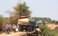 Đắk Lắk: Dân sợ chứ lái xe quá tải không sợ cầu sập
