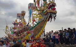 Hàng nghìn người đổ xô xem Lễ hội Cầu Ngư lớn nhất xứ Thanh