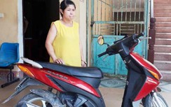 Nữ quái đột nhập bệnh viện trộm xe máy táo tợn