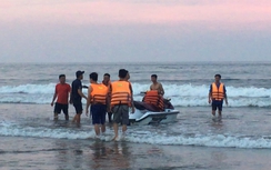 4 người bị sóng cuốn trôi khi tắm biển ở Thanh Hóa