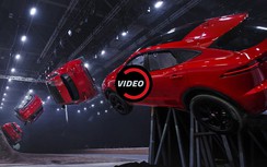 Jaguar E-Pace lập kỷ lục thế giới về nhào lộn trên không