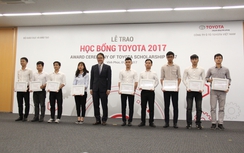 Toyota Việt Nam trao hàng trăm học bổng cho sinh viên kỹ thuật