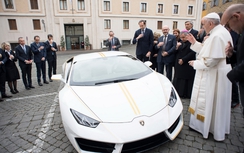 Giáo hoàng được tặng Lamborghini độc nhất vô nhị