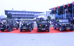 Dàn xe quân sự hầm hố tập kết tại Hà Nội