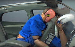 Video: Mức độ nguy hiểm khi ngồi sau không thắt dây an toàn