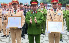CSGT truy bắt nhóm thanh niên "đầu trần" ở Tràng An được khen thưởng