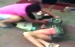 Video:Cô gái bị túm tóc, lột quần đánh ghen dã man giữa đường