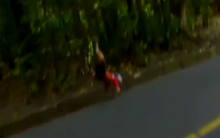 Video: Nữ cua-rơ suýt mất mạng khi lao dốc ở Olympic 2016