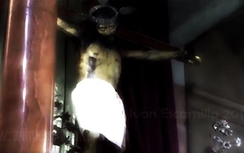 Video: Kỳ lạ, bức tượng Chúa Jesus tự mở mắt vào ngày thứ 6