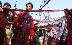 Hải cảnh Trung Quốc đập phá tàu ngư dân Quảng Nam