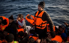 Hy Lạp: Tàu chở người nhập cư chìm, 12 người thiệt mạng