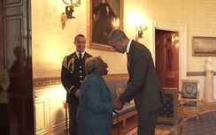 Vợ chồng Obama tưng bừng khiêu vũ cùng cụ bà 106 tuổi