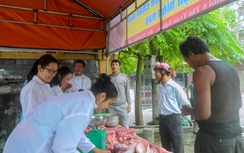 Hà Tĩnh: Thu hồi công văn "bắt" giáo viên mua 10 kg thịt lợn