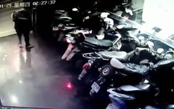 Xem tên trộm giả vờ say để trộm xe máy