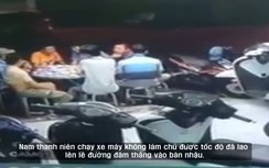 Nam thanh niên lao xe máy đâm thẳng vào bàn nhậu