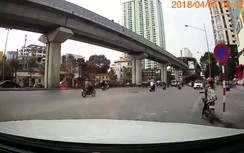 Hà Nội: Ô tô, xe máy lũ lượt rủ nhau đi ngược chiều