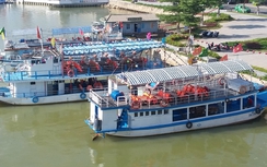 Đà Nẵng khó quản lý tàu du lịch trên sông Hàn(?)