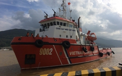 Tàu Cảnh sát biển cứu thành công tàu cá cùng 4 thuyền viên