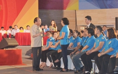 Thủ tướng Nguyễn Xuân Phúc đối thoại với 2.000 công nhân miền Trung