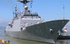 Cận cảnh bộ đôi tàu hải quân Hàn Quốc cập cảng Tiên Sa