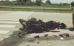 Hà Nam: Va chạm xe tải, một biker nguy kịch